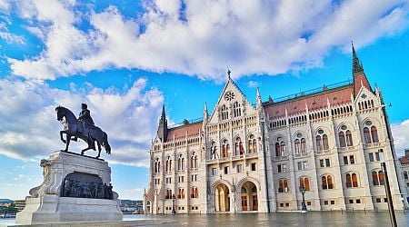 Hungarian government extends retail credit rate freeze by 6 months