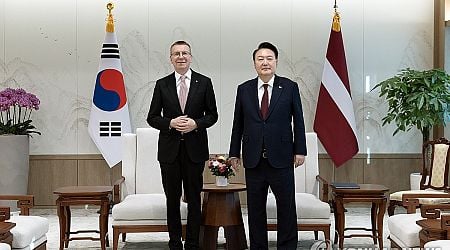 S. Korean, Latvian presidents agree to expand bio, defense cooperation