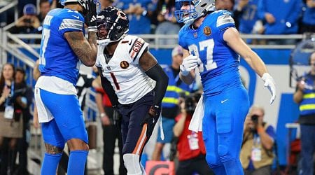 Lions hang on after Bears let clock run out in all-time blunder