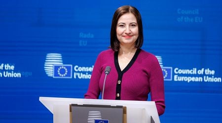 Outgoing EU Commissioner Ivanova Hopes Wisdom Prevails as Bulgaria Risks Losing Recovery Funds