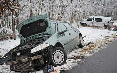 Tragedy on Hungarian motorway: minibus offering aid hit in deadly accident