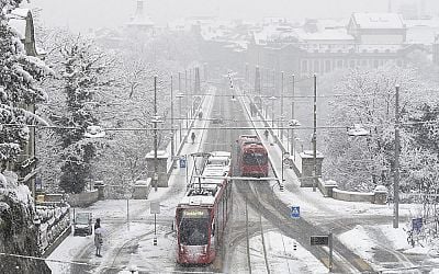 Snowfall causes travel restrictions in much of Switzerland