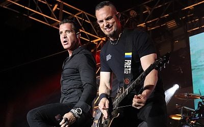 Mark Tremonti Reveals Most Nerve-Wracking Thing About Playing Creed Songs: 'It's Just You and the Spotlight' | On the Record