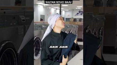 KETIKA PEMBANTU-PEMBANTU SULTAN NYUCI BAJU