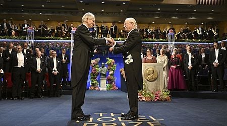 AI pioneer Geoffrey Hinton receives Nobel Prize in physics in proud moment for U of T