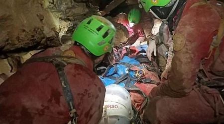 Rescue of injured spelunker from Italian cave clears a difficult passage on Day 4