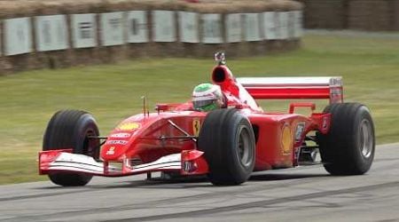 Ferrari F2001 V10 Michael Schumacher&#39;s title-winning F1 car SCREAMS up the Goodwill Hill