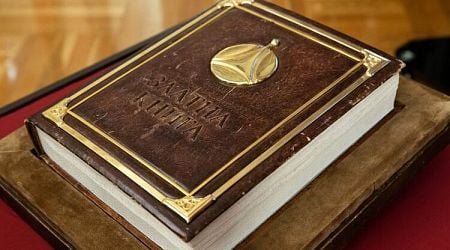 42nd Ceremony of Inscription into Patent Office Golden Book Takes Place on Wednesday