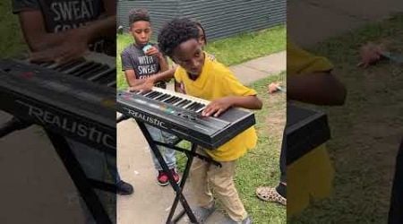 Un futur prodige de la musique...