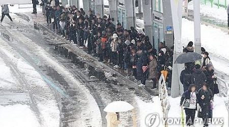 S. Korean workers spend average 74 mins daily on commuting