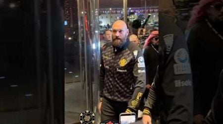 Tyson Fury arrives FOCUSED for Usyk fight week!