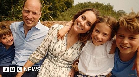 What are royal Christmas cards trying to tell us?