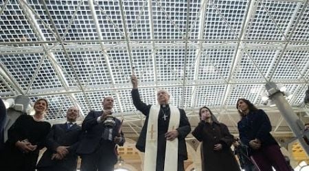 Vatican unveils photovoltaic roof as part of Pope&#39;s pledge to move to green energy