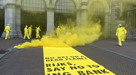 Police remove extinction rebellion protesters from Rijksmuseum