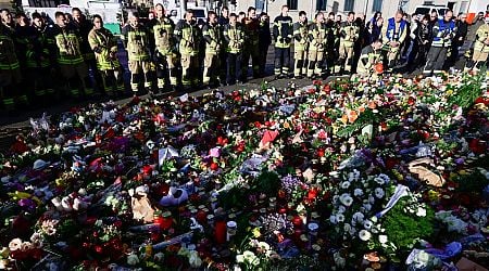 Flowers, candles and a deathly silence at Magdeburg Christmas market 