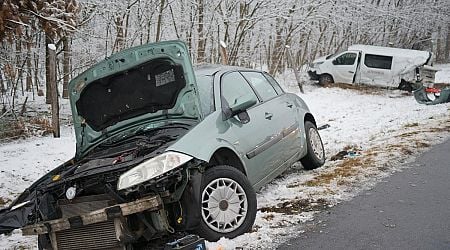 Tragedy on Hungarian motorway: minibus offering aid hit in deadly accident