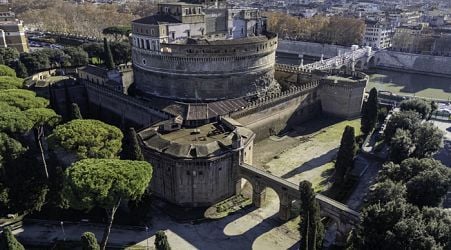 Italy, Vatican restore secret papal walkway