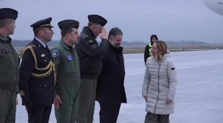 Meloni arriva in Lituania, la visita ai soldati italiani