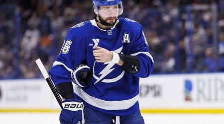 Kucherov ejected for kneeing Panthers' Tkachuk