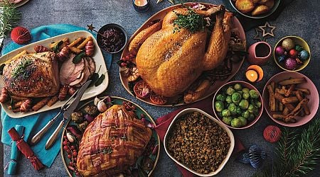 Cooking Christmas dinner: how to cook turkey and ham, cooking times, common mistakes, side dishes and desserts