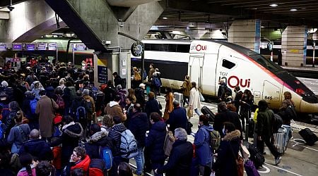 Christmas Eve travel chaos: Thousands of SNCF passengers stranded for hours near Paris