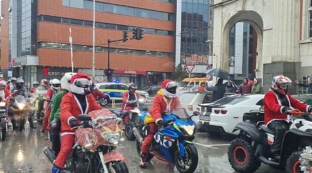 Bikers Dressed as Santa Traverse Pleven as Part of Moto Christmas Charity Campaign