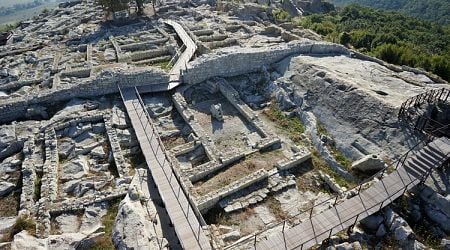 Islands.com Compares Bulgaria's Perperikon to Peru's Machu Picchu