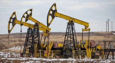 Oil prices slightly lower but head for weekly rise