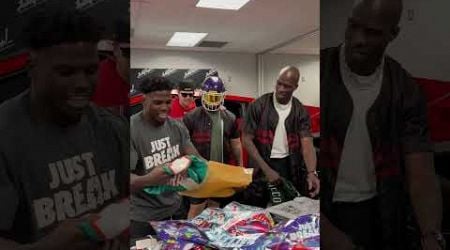 Ochocinco and Tyreek Hill with The Dorm Dudes! #nfl #football #sportsbreaks #dormdudes #thedormdudes