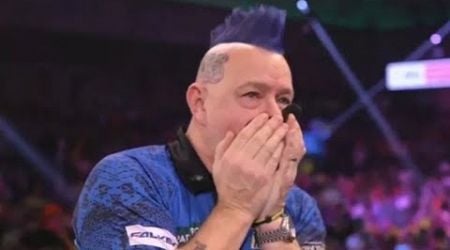 Peter Wright interview cut short by Sky Sports as World Darts Championship star struggles