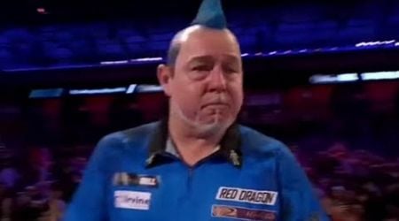 Peter Wright interview cut short by Sky Sports as World Darts Championship star struggles