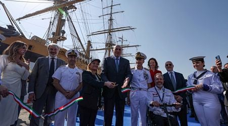 Crosetto visits the Amerigo Vespucci, '2025 of peace'