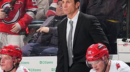 Brind'Amour becomes fastest coach to 300 wins in NHL history