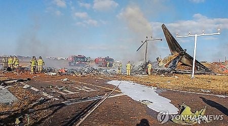 (7th LD) At least 122 dead, 2 rescued in Jeju Air plane crash in Muan