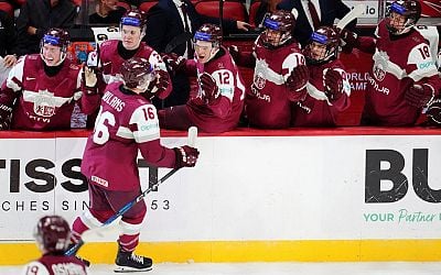 Latvia's hockey juniors go down fighting against Sweden