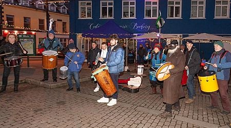 In Pictures: Busking For Absent Friends takes place in Ballyshannon