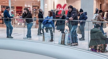 January sales start, average spending 138 euros per person