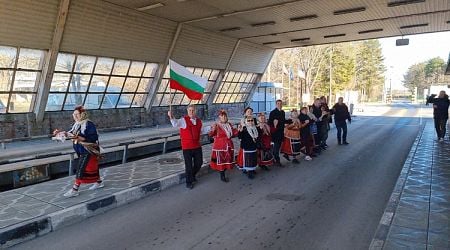 Bulgarian, Romanian Mayors Celebrate Schengen Entry at Kardam Border Checkpoint