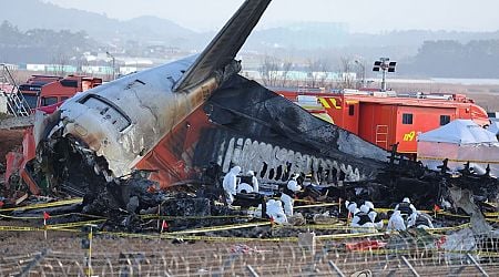 (LEAD) Seoul secures voice files from data recorder of crashed Jeju Air plane: officials