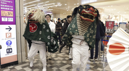 Shoppers flock to New Year sale at major department store in Japan