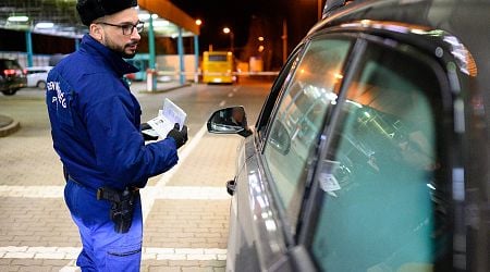 Southern Hungarian border crossings have fallen, waiting time about 2 hours