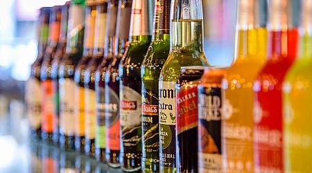 US surgeon general urges cancer warnings for alcoholic drinks