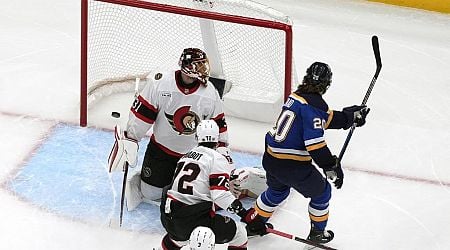 Brandon Saad gets third career hat trick to help Blues beat Senators 4-0