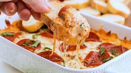 Gooey Pizza Dip