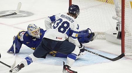 U.S. downs Czechia, Finland tops Sweden to set up gold-medal final at world juniors