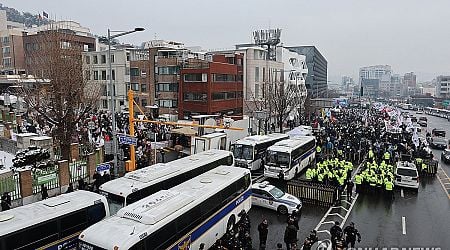 Rallies for, against Yoon's impeachment take place for 3rd day near presidential residence