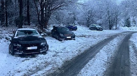 Cars abandoned on roads left impassable by heavy snow & traffic at standstill on busy motorway as cold snap hits Ireland