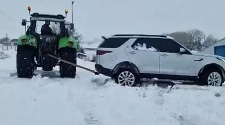 Moment car pulled from heavy snow on roadside by tractor as Arctic blast grips Ireland & causes travel chaos