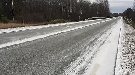 Icy roads throughout Latvia Monday morning