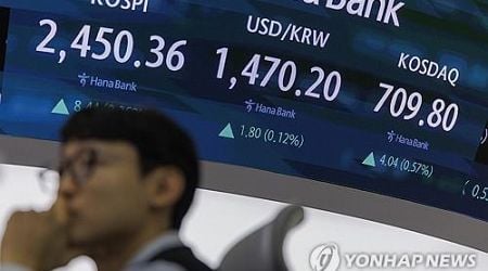 Seoul shares up markedly late Mon. morning on tech gains